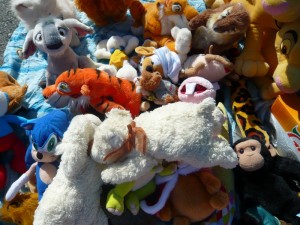 5628014-dolls-on-flea-market